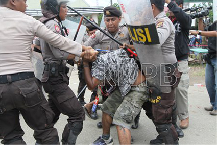 wamena-sep29 2012-knpb-arrests 425wide